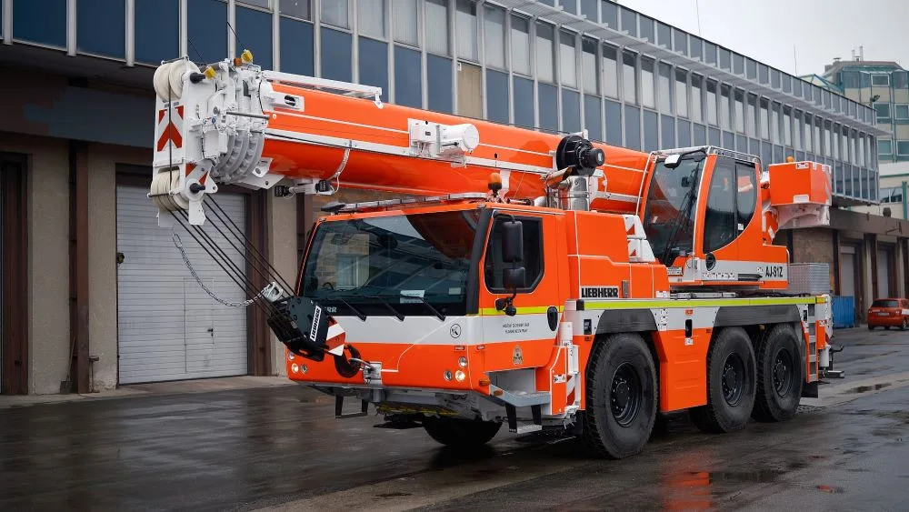 Nový automobilový jeřáb Liebherr LTM 1050–3.1 za 22 614 900 korun. Financovaný byl z Fondu zábrany škod.