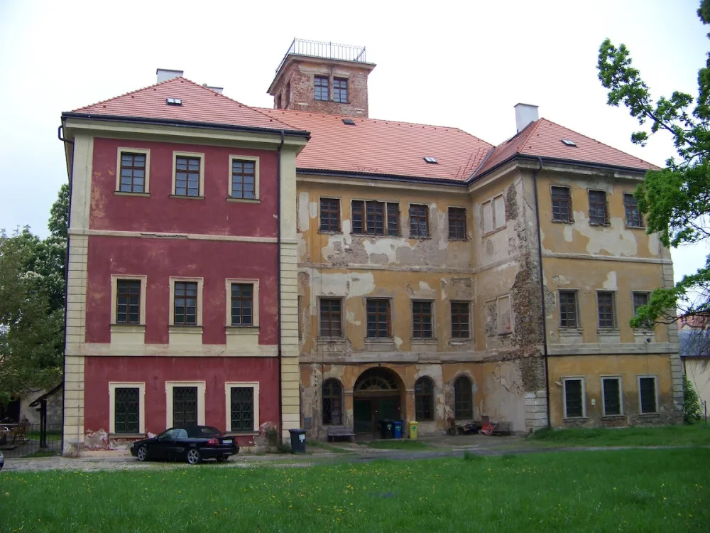 Praha-Kunratice,_zámek,_hlavní_budova_od_jihu_(02)