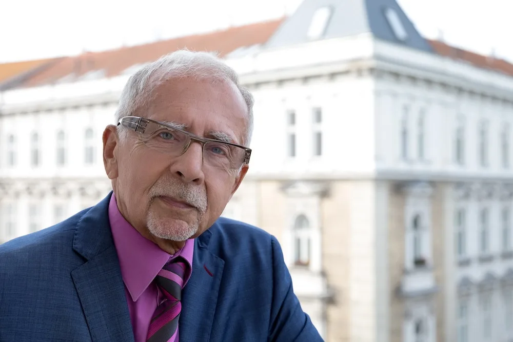 Mám počítač i chytrý telefon. Stereotyp o seniorovi na zahrádce úspěšně bořím, říká ombudsman