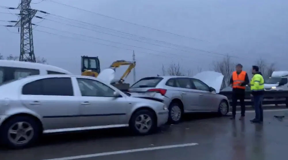 Při hromadné nehodě se srazilo pět aut.