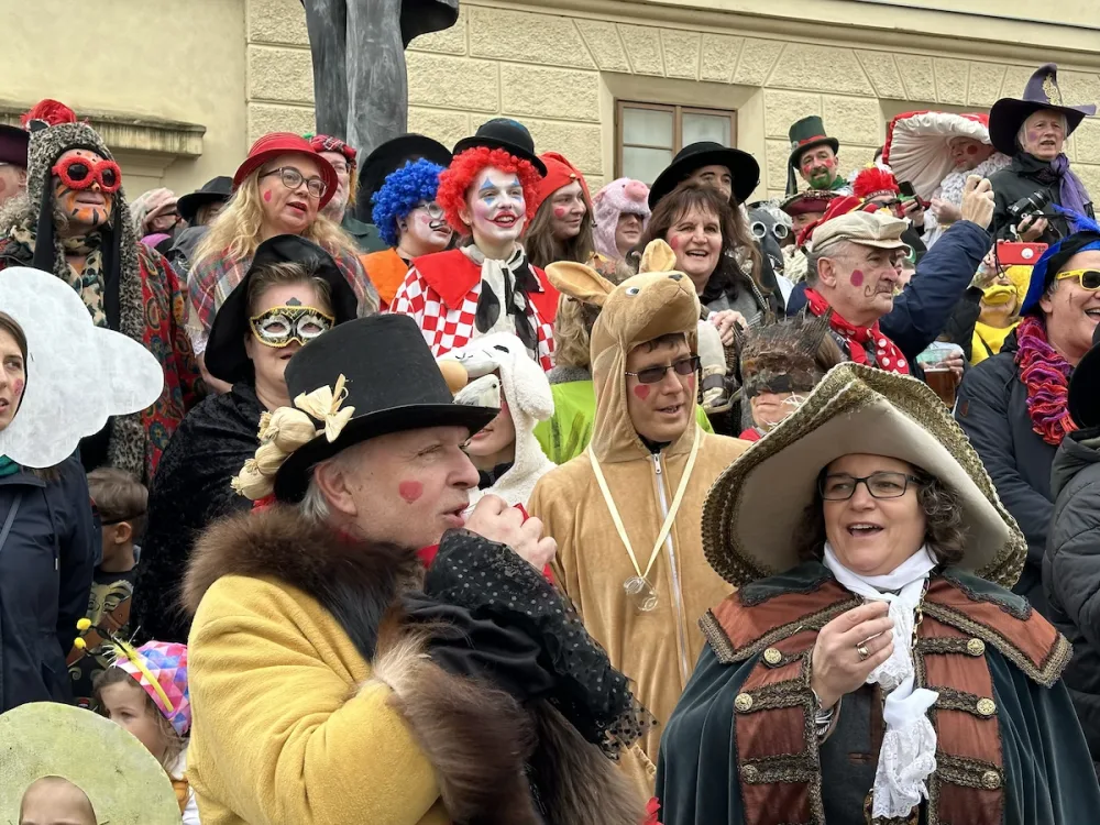 FOTOGALERIE: Když klokan potká jeptišku. Prahou prošel průvod masopustních masek