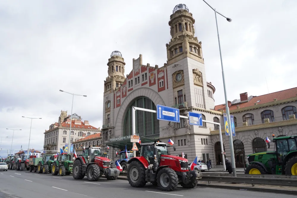 FOTOGALERIE: Traktor, vlajky a guláš. Podívejte se, jak vypadal protest zemědělců v Praze