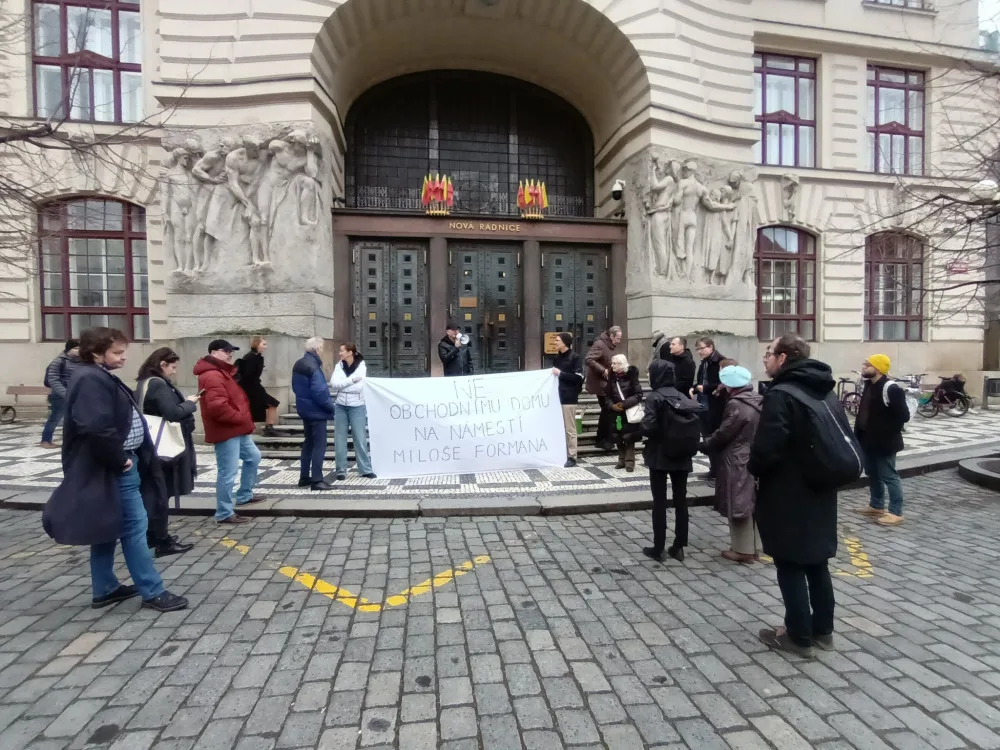 Vedení Prahy podpořilo novostavbu na náměstí Miloše Formana, čelí kritice