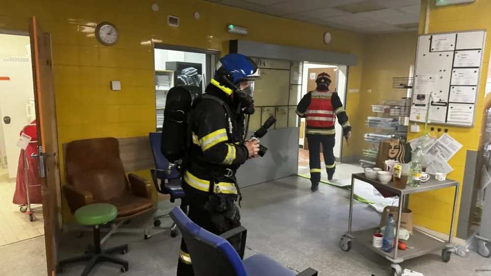 Na jednotce intenzivní péče nemocnice Bulovka hořel ventilátor. Pacienty evakuovali