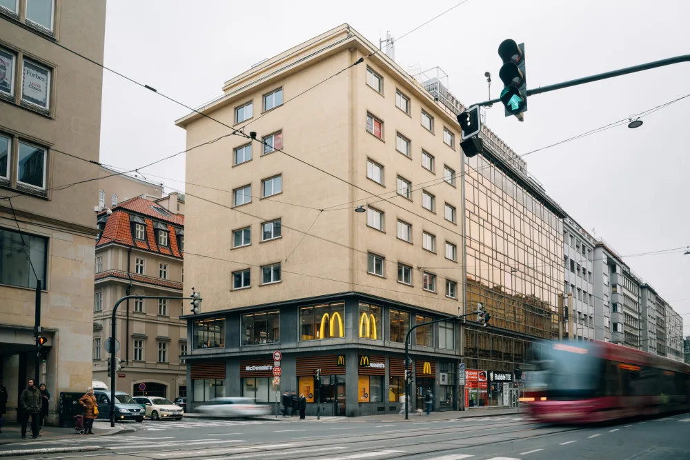 121. restaurace McDonald’s vás v centru Prahy přivítá i po půlnoci