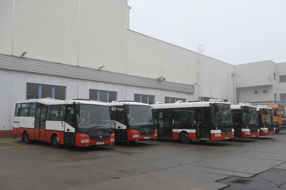 Pražská dopravní podnik poslal ukrajinským městům Mykolajiv a Buča pět autobusů