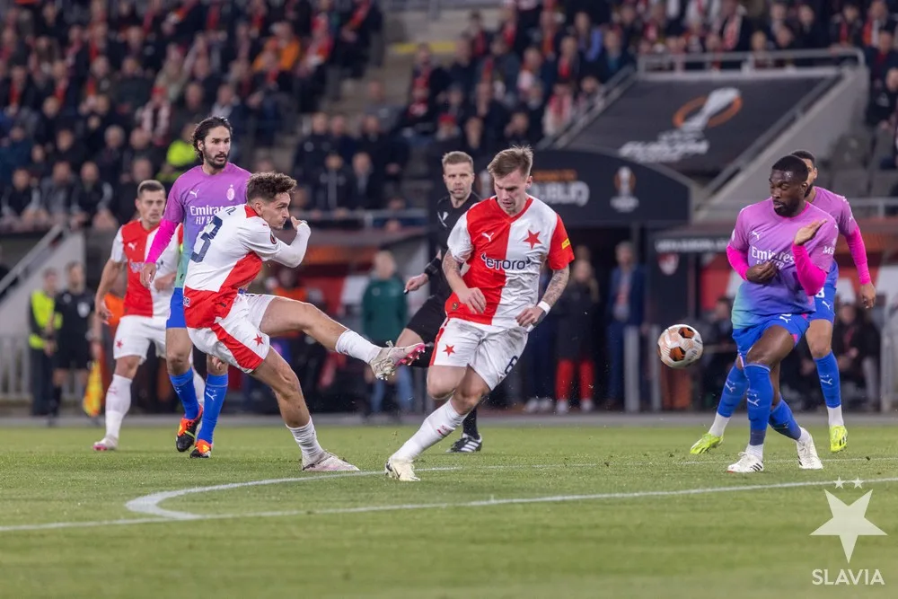Slavia opět v oslabení podlehla Milánu i doma a po porážce 1:3 v Evropské lize končí