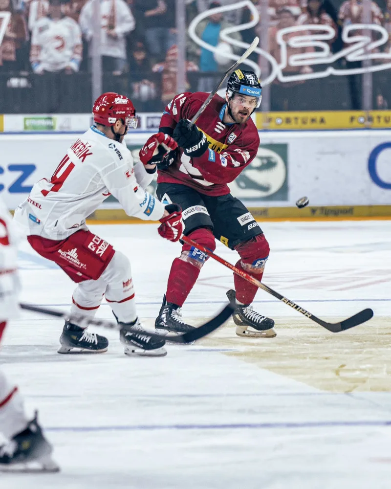 Sparta prohrála na domácím ledě s Třincem 3:2 a v semifinále už vede jen o jednu výhru