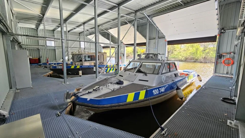 Policie má v Praze nová garážová stání pro lodě poříčních policistů