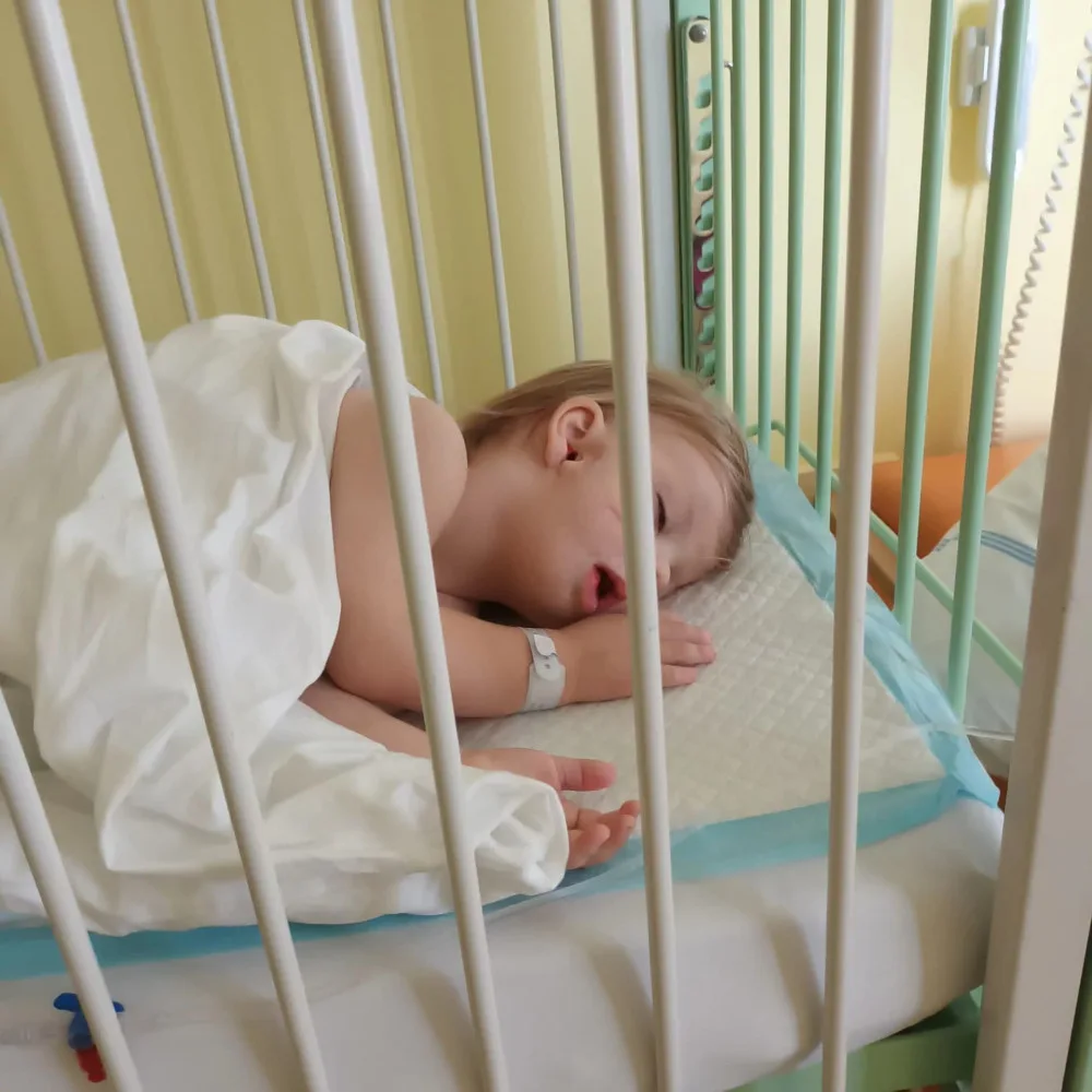 Dominik se narodil se třemi oušky a rozštěpem rtu, lékaři u něj objevili vzácné onemocnění