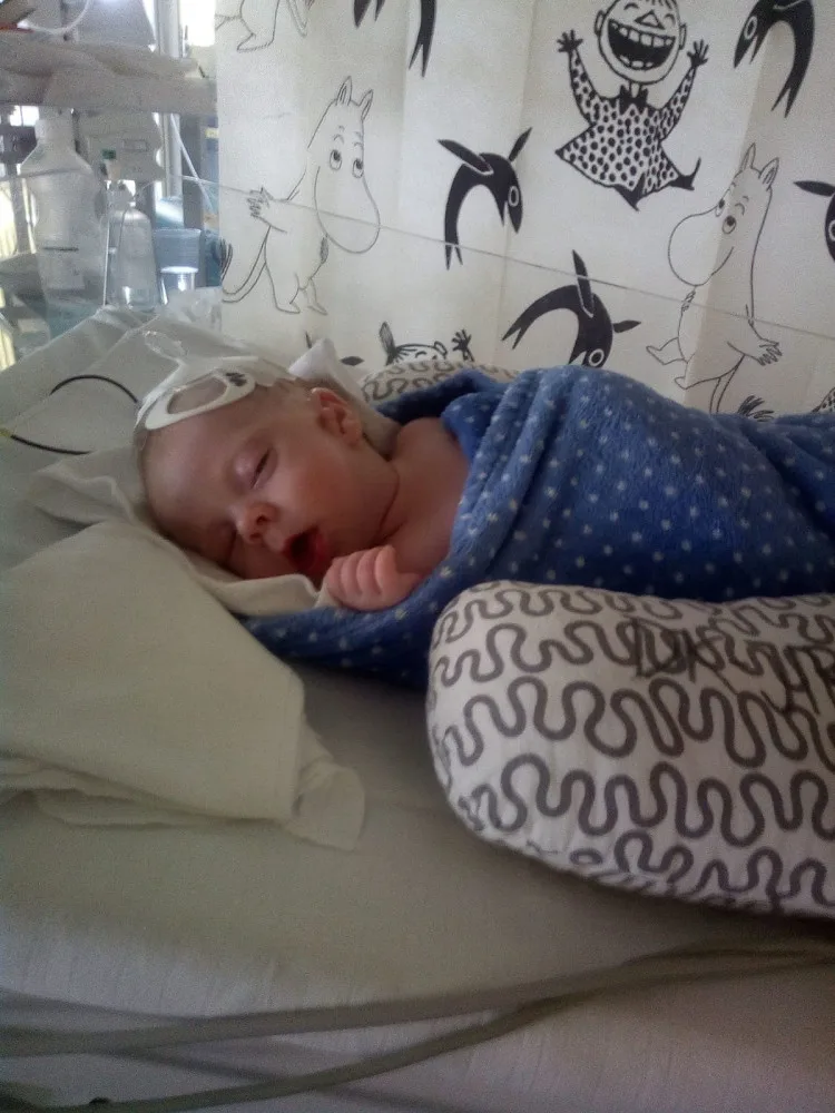 Dominik se narodil se třemi oušky a rozštěpem rtu, lékaři u něj objevili vzácné onemocnění