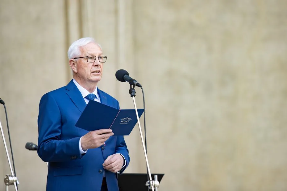 Prahou prošly stovky lidí protestující proti antisemitismu. Izraeli vyjádřil podporu také Jiří Drahoš