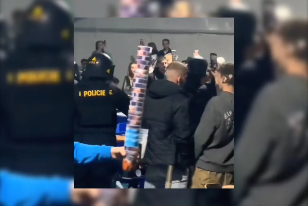 Po skončení Majálesu proto některým návštěvníkům zasáhla policie.