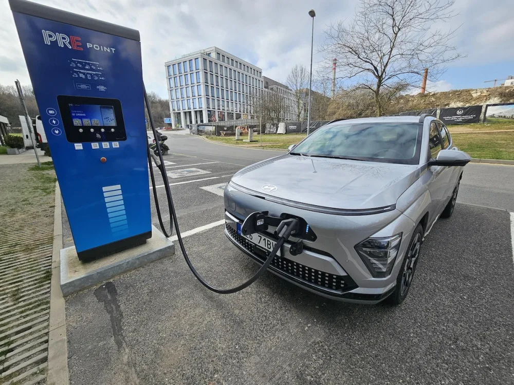 Zájem o veřejné dobíjení elektromobilů stále roste