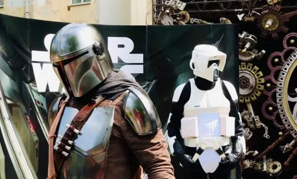 Na Václavském náměstí se sešli fanoušci Star Wars a pochodovali do Holešovic