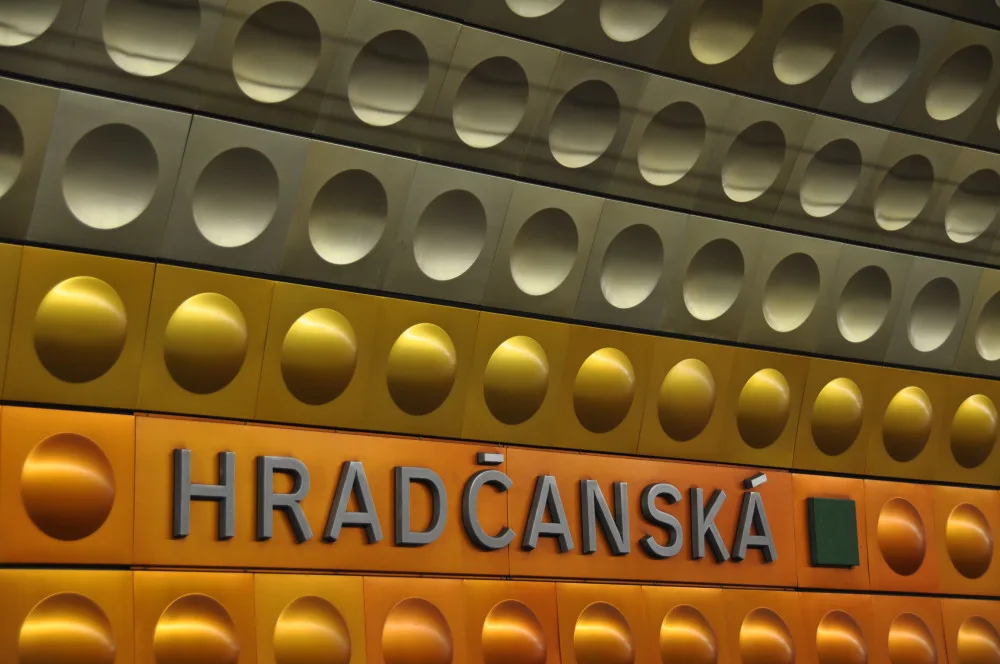 Radnice Prahy 6 požaduje, aby rekonstrukce Hradčanské zajistila i bezbariérovost stanice