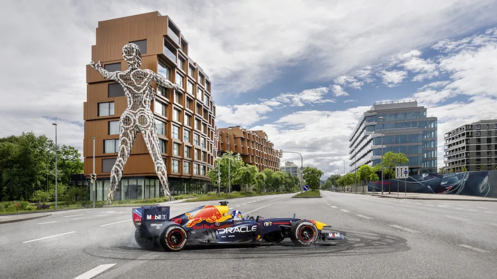 Karlínem bude jezdit monopost Formule 1. Místní se musí připravit na pořádný hluk