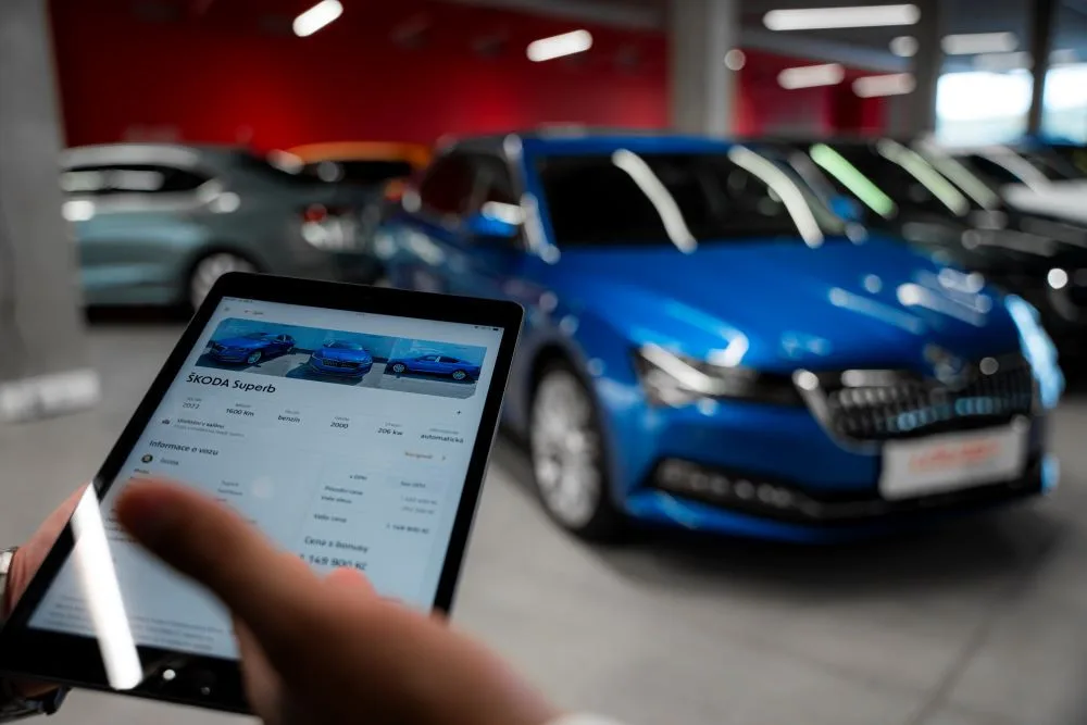 Louda Auto otevřel v Poděbradech největší autosalon předváděcích, zánovních a ojetých vozů v Evropě