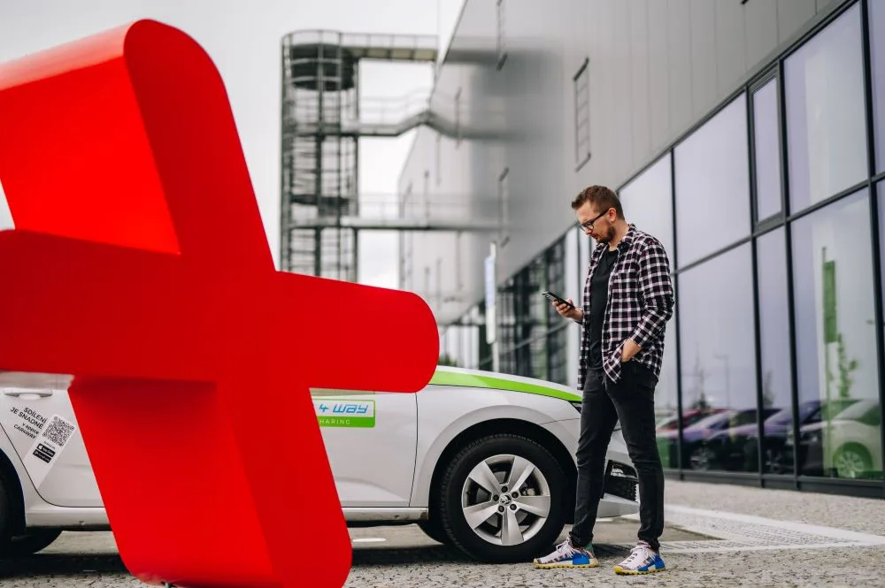Louda Auto otevřel v Poděbradech největší autosalon předváděcích, zánovních a ojetých vozů v Evropě