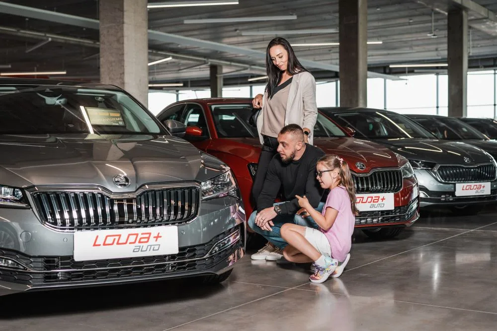 Louda Auto otevřel v Poděbradech největší autosalon předváděcích, zánovních a ojetých vozů v Evropě
