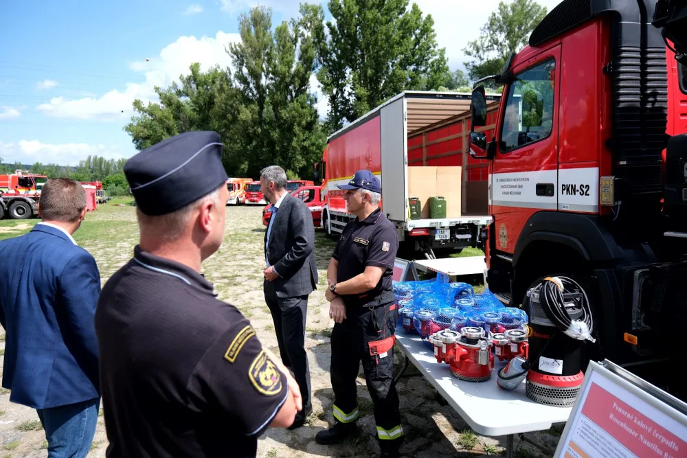 Pražští hasiči prošli výcvikem s velkokapacitními čerpadly