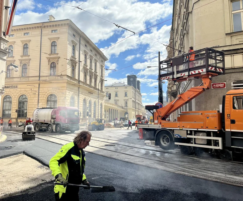 Tramvaje se na Masaryčku vrátí o deset dní dřív. V centru města ale začíná další výluka