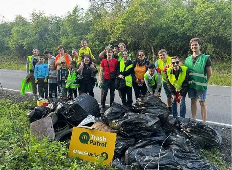 Trash Patrols brázdí ulice měst při McDonald's restauracích po celý rok