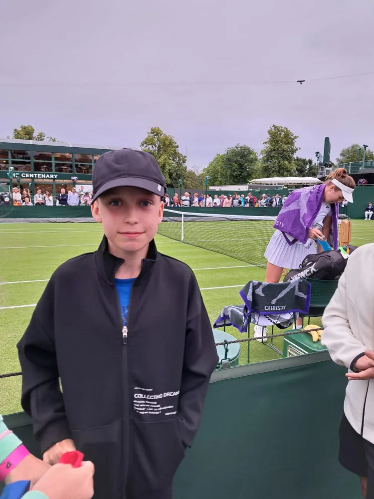 Malí vítězové Race to Wimbledon se podívali na slavný turnaj. Sledovali zápasy svých idolů