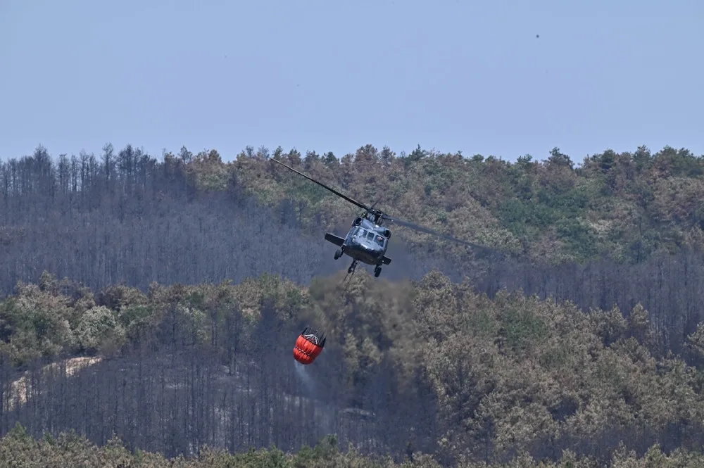České vrtulníky už bojují s požáry v Bulharsku, pomáhají i hasiči z Prahy