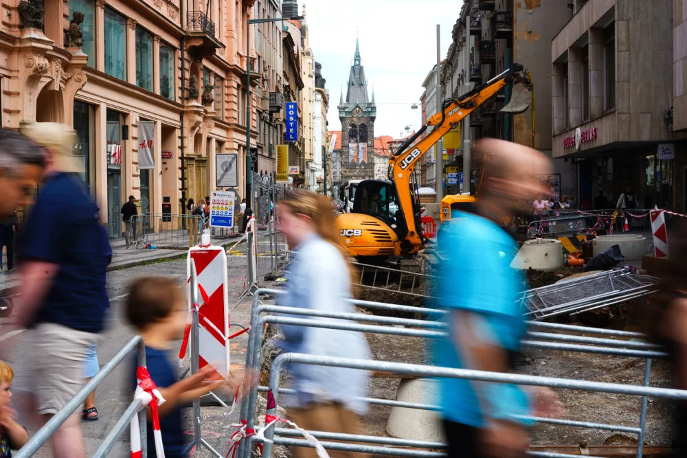 FOTOGALERIE: Praha rozkopaná. Podívejte se, jak postupují práce na Václaváku nebo u Lihovaru
