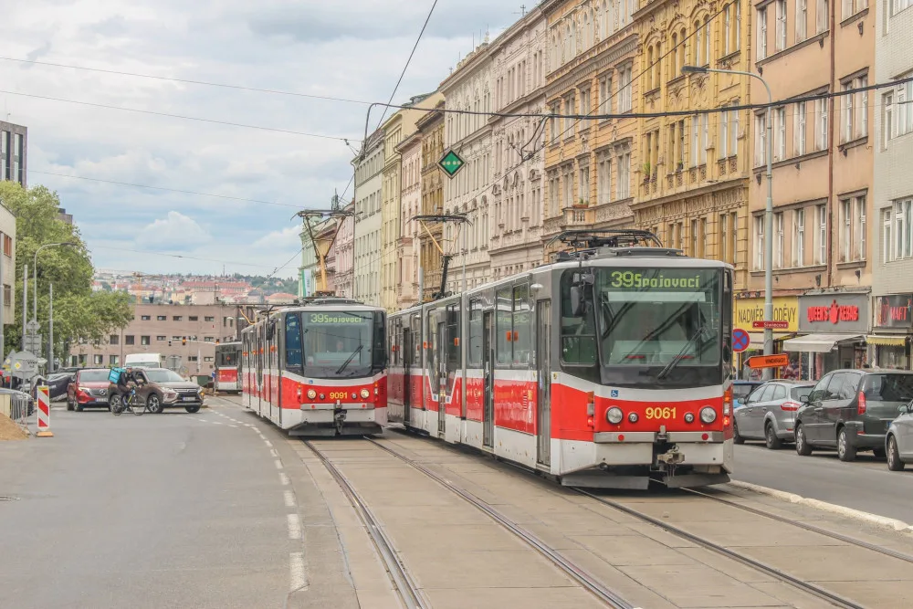 Seifertovou nepojedou přes týden tramvaje. Kvůli opravě vodovodu odkloní osm linek