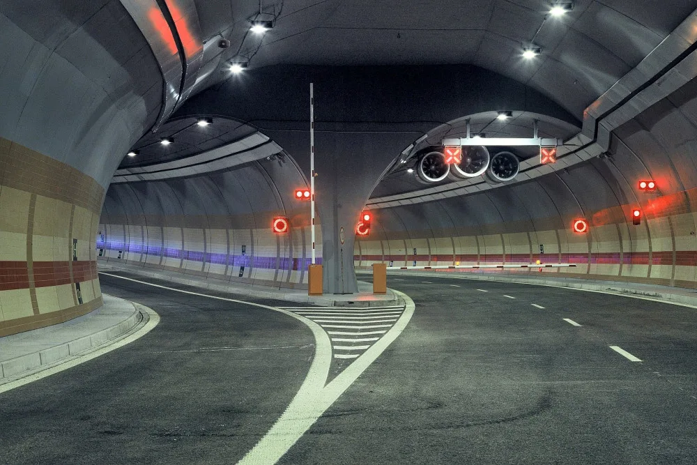 Tunel Mrázovka slaví výročí, řidičům slouží už dvacet let