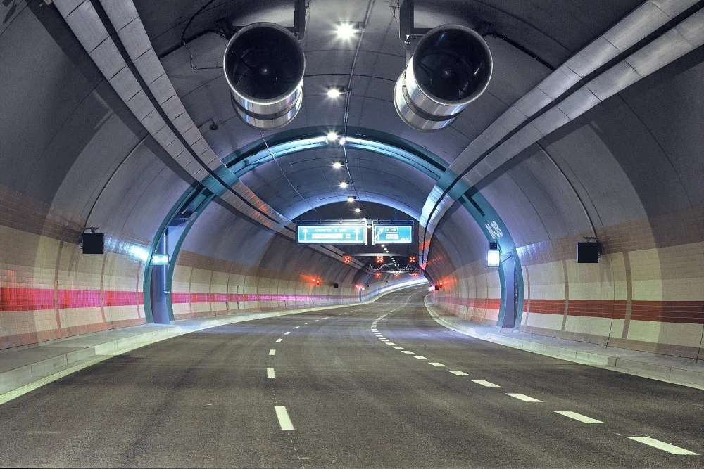 Tunel Mrázovka slaví výročí, řidičům slouží už dvacet let