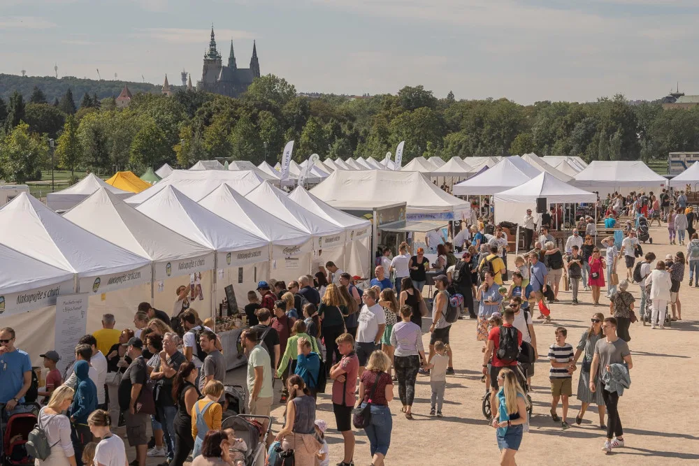 Vyzkoušejte tradiční chutě na zářijových akcích v Praze, jakými jsou dožínky nebo vinobraní
