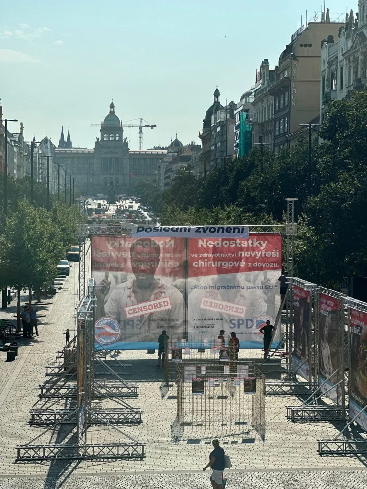 SPD podle Pospíšila umístěním předvolebních plakátů na Václaváku obelhala Prahu. Vše jsme projednali, brání se Okamura