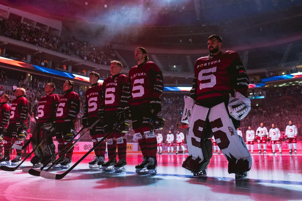 Sparta na úvod extraligy porazila mistrovský Třinec 3:0