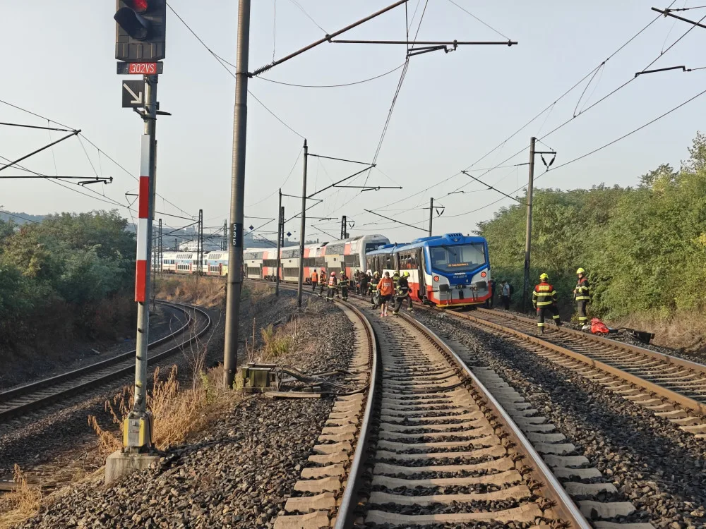 V Praze se srazily dva vlaky, záchranáři vyhlásili traumaplán