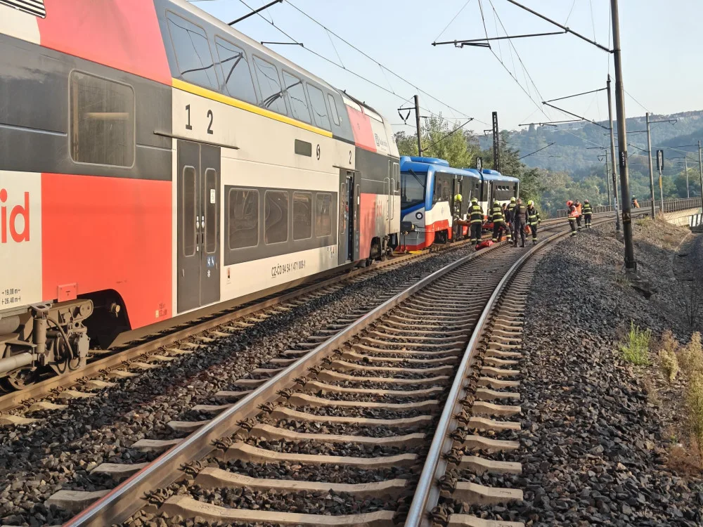 V Praze se srazily dva vlaky, záchranáři vyhlásili traumaplán
