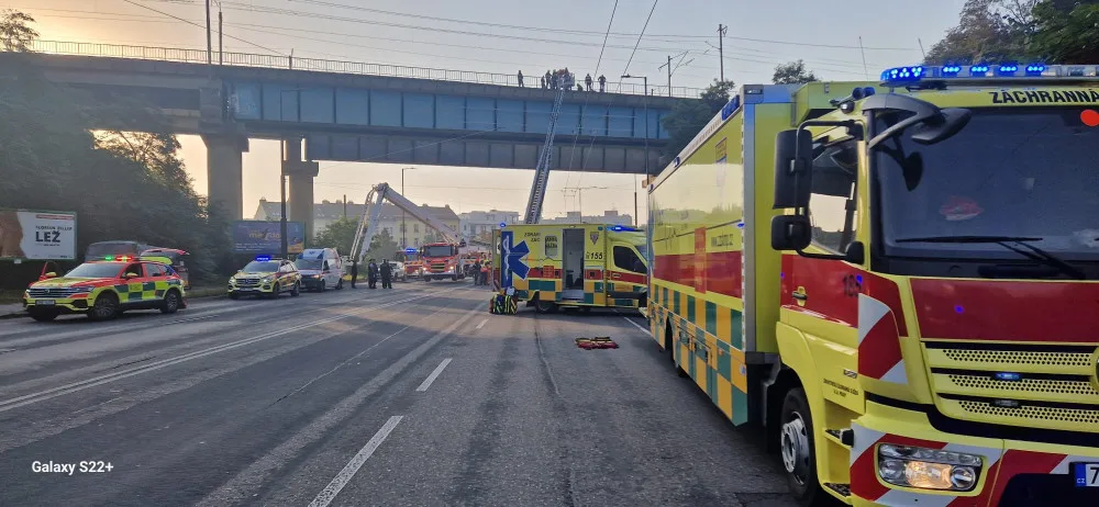 V Praze se srazily dva vlaky, záchranáři vyhlásili traumaplán