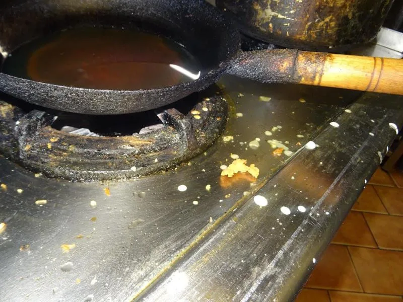 V restauraci v centru Prahy běhali švábi, neměla ani teplou vodu. Inspekce ji okamžitě zavřela