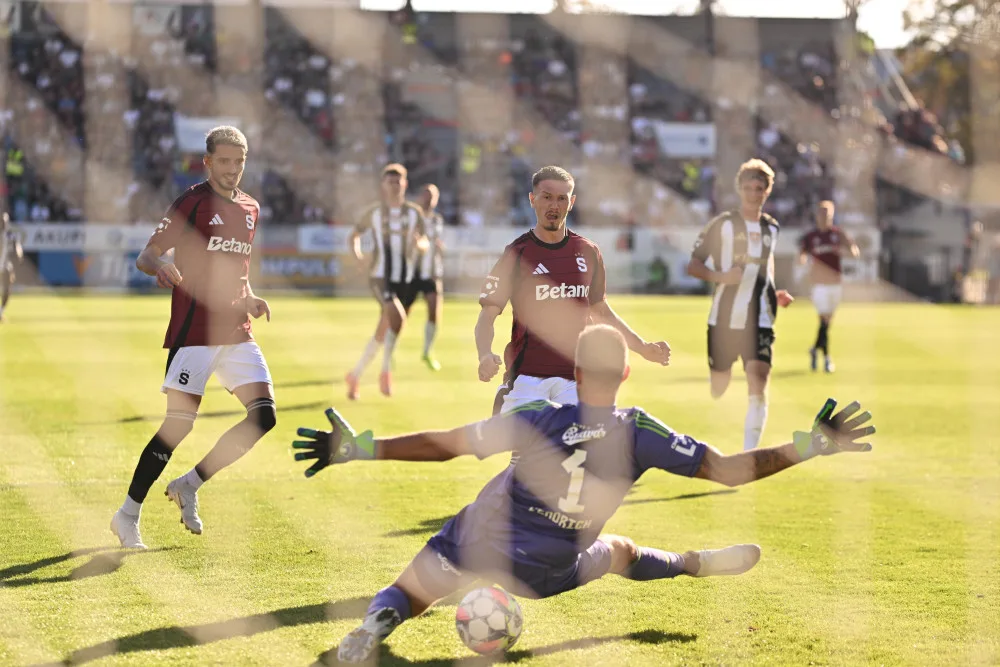 Sparta si poradila s Budějovicemi 2:0