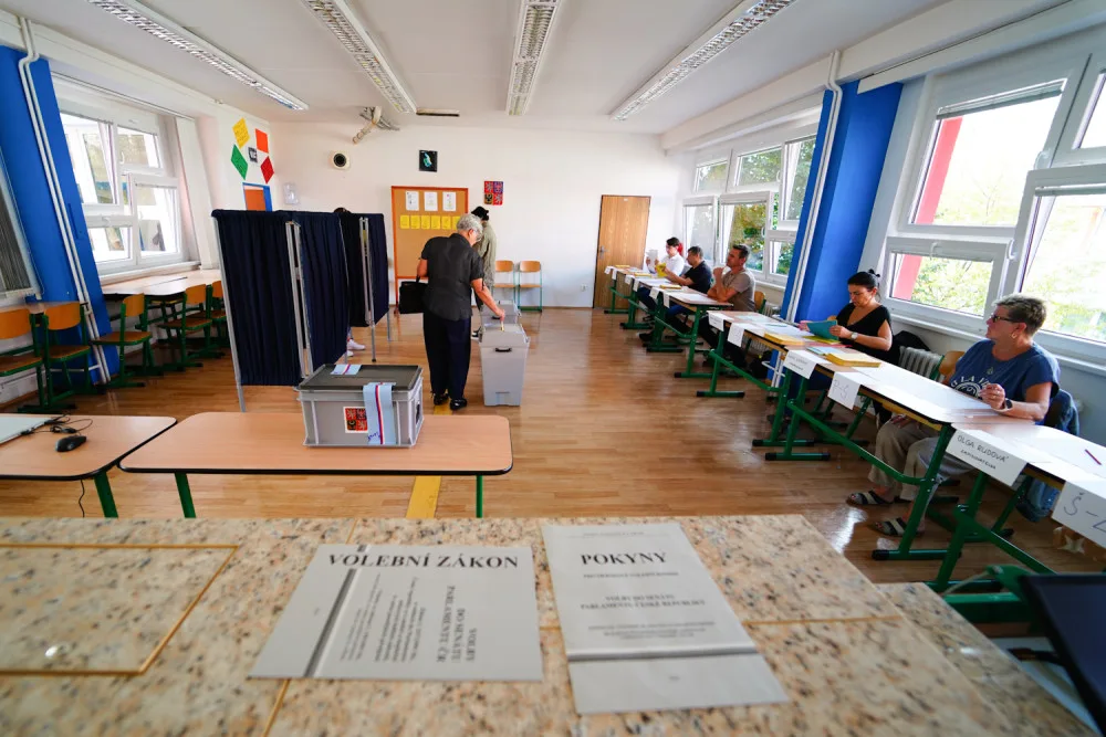VOLBY 2024: Druhé kolo senátních voleb je u konce, začíná sčítání hlasů