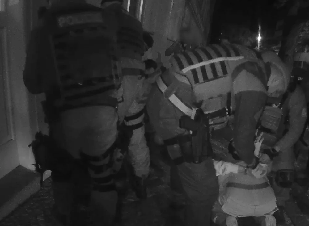 VIDEO: Konflikt v centru Prahy skončil loupeží. Muž dostal pěstí a přišel o peněženku