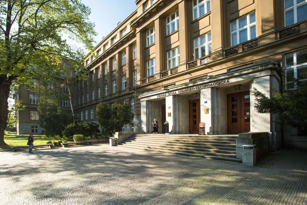 Pražská Vysoká škola chemicko-technologická se rozhodla pomoci obcím zasažených povodněmi