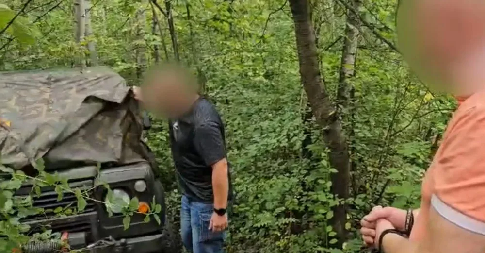 Muž ukradl auto v ceně milionu korun. Potřeboval peníze, aby nakrmil štěňata svého psa