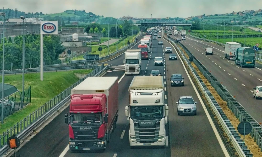 Zvýšení cen dálničních známek o 6 % od ledna 2025: Po letošním skokovém zdražení si řidiči opět připlatí