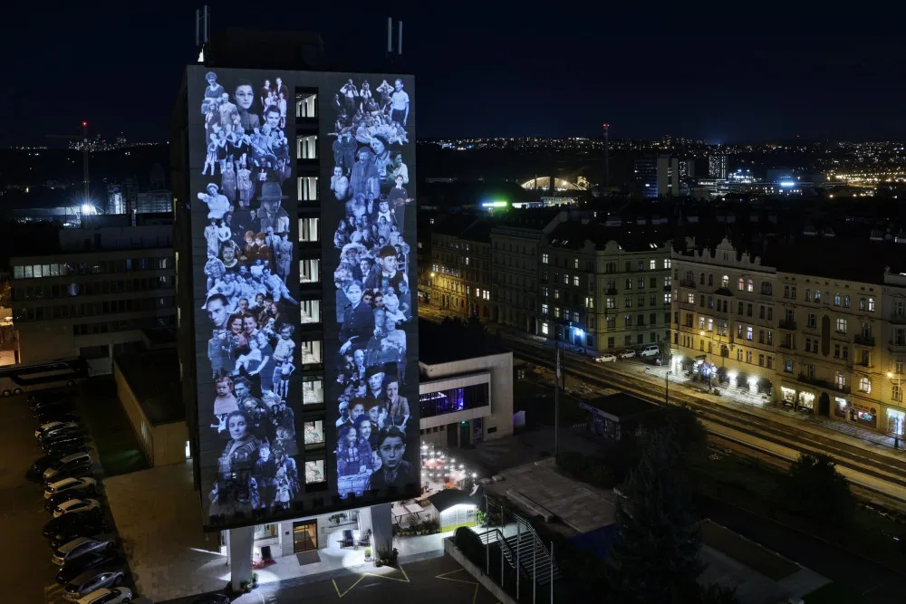 Promítat se bude na stěnu hotelu Mama Shelter.