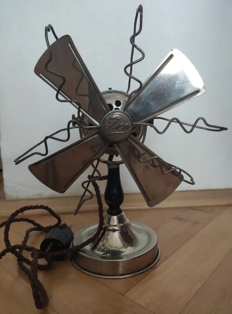 Do sbírky putuje i elektrický ventilátor.