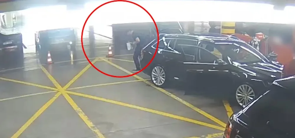 VIDEO: Důmyslně promyšleným vykrádáním aut si cizinci přišli na více než milion korun