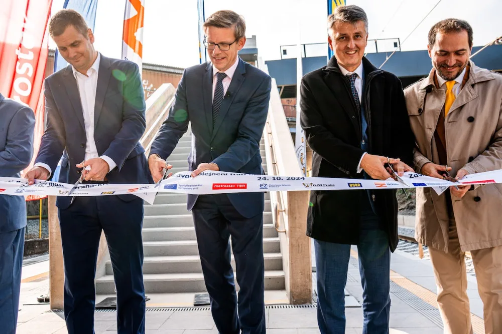 Přes opravený Branický most začnou jezdit vlaky po dvou kolejích, kromě nákladních ho využijí i ty osobní